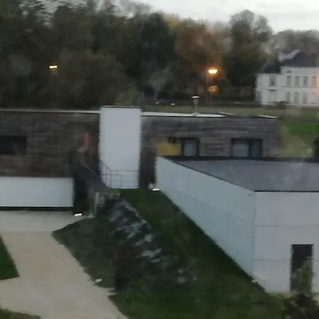 Jardin Privatif Et Terrasse Meublee En Ville Tournai
